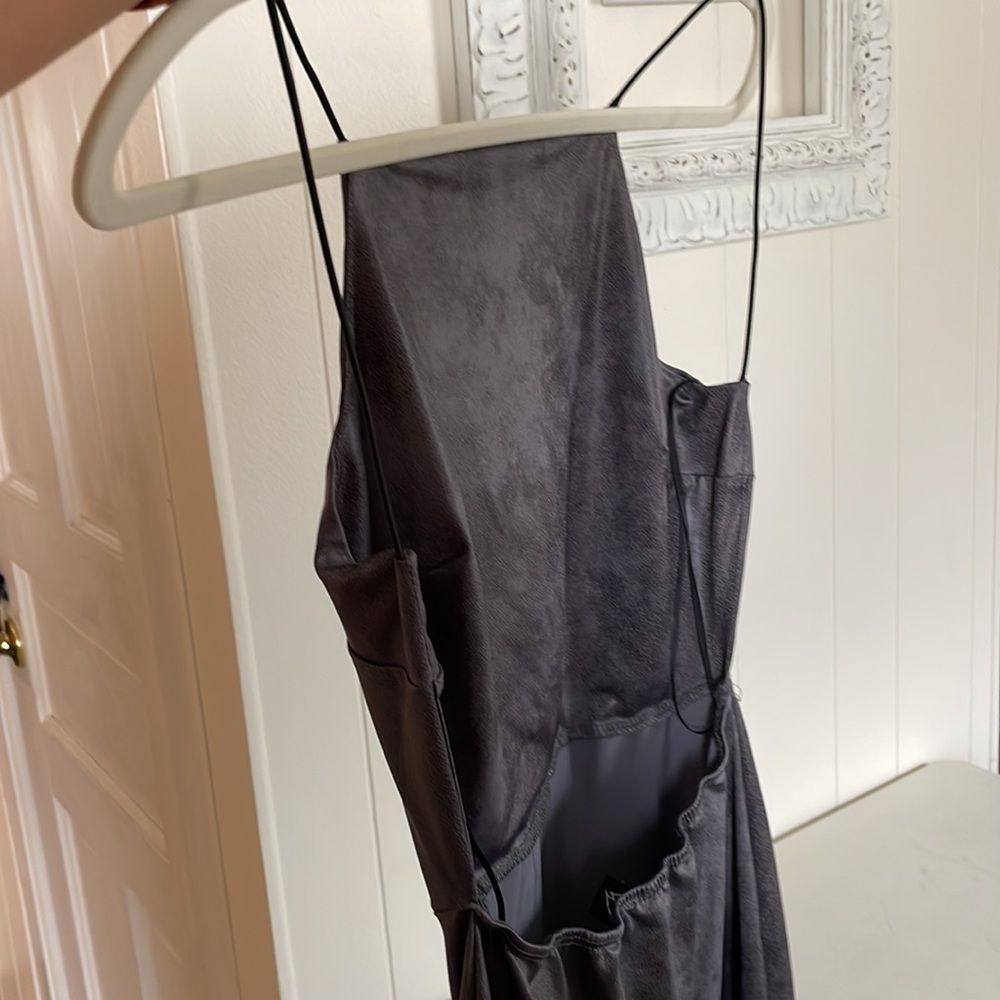 Backless dress - Picture 3 of 5